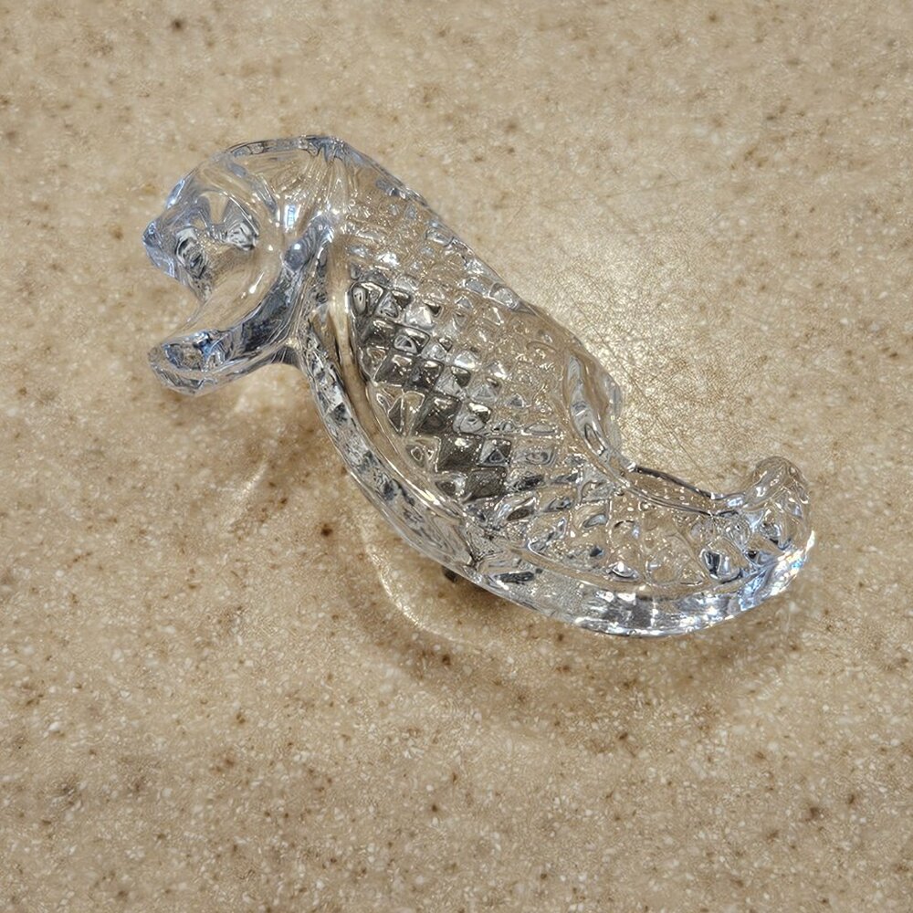 NEW IN BOX CLASSIC WATERFORD LEAD CRYSTAL SEAHORSE BROOCH PIN - Picture 4 of 9